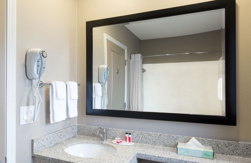 Downtown Hotel | Travelodge by Wyndham Eureka