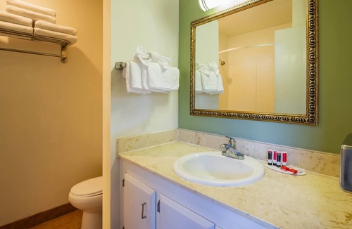 Red Bluff Hotel | Travelodge by Wyndham Red Bluff South of Redding