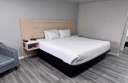 Benton Tract Hotel | Travelodge by Wyndham Redding CA