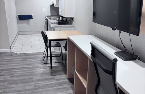 Benton Tract Hotel | Travelodge by Wyndham Redding CA