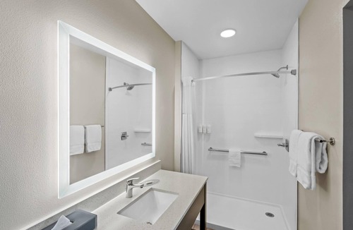 Santa Rosa Hotel | Travelodge by Wyndham Santa Rosa Wine Country