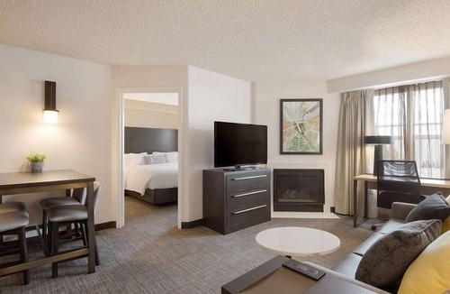 Reno/Tahoe Airport Hotel | Traverse Fleischmann Planetarium and Science Center! Two Captivating Units!