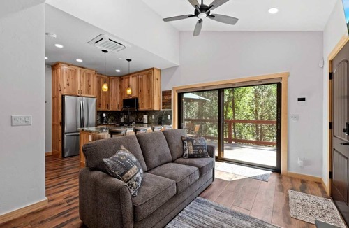 Mono Vista Apartment | Tree House - Perfect for a Romantic Getaway