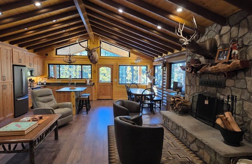 Alpine Cabin | Tree House View Cabin 3 Bedroom 3 Bath, Borders National Forest in Alpine AZ