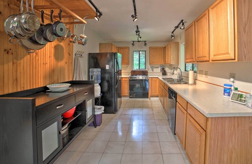 Los Gatos House | Tree-Lined Los Gatos Home w/Spacious Deck!