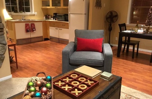 Fox Farm Cabin | Tree Top Cottage- Romantic HOT TUB WiFi Pets 145.00/185.00