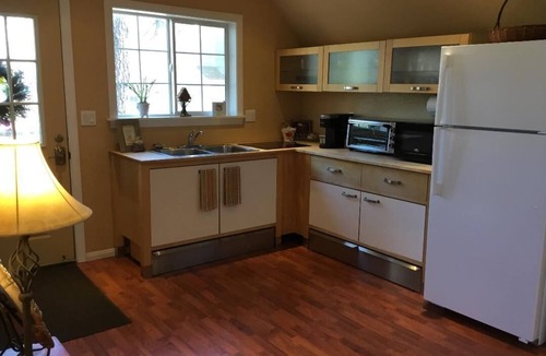 Fox Farm Cabin | Tree Top Cottage- Romantic HOT TUB WiFi Pets 145.00/185.00