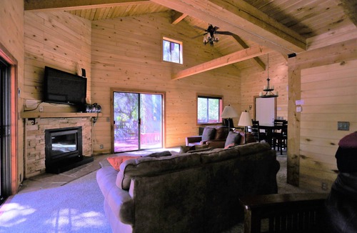Ponderosa Park Cabin | Treehouse Cabin is your Mountain Getaway