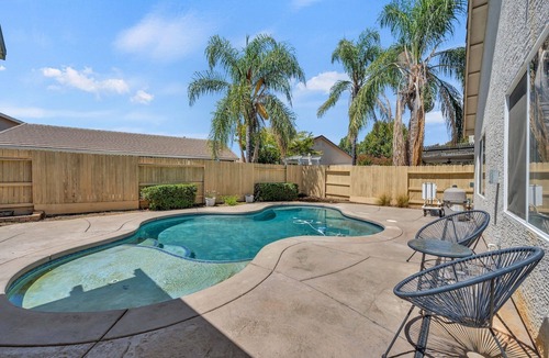 Elk Grove House | Tremendous 3-bedroom house with AC in pleasant Elk Grove