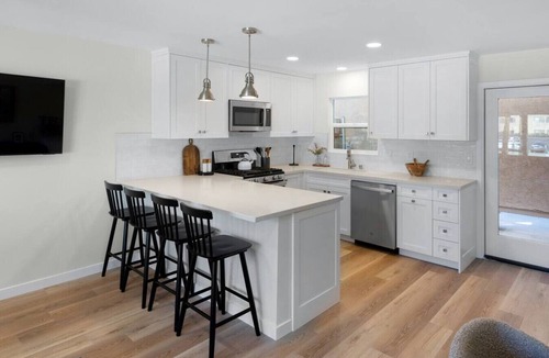 Mission Hills Apartment | Trendy Mission Hills Condo, Parking, Central