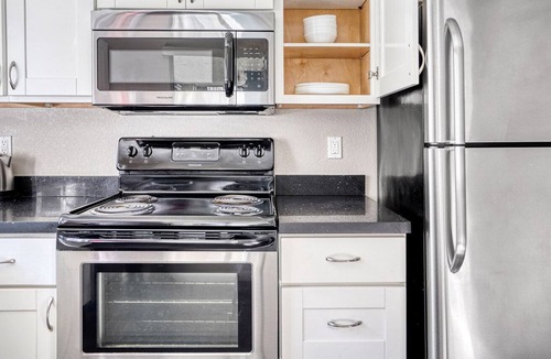 Willow Glen Apartment | Trendy San Jose Townhome w/ Pool & Gym, near highways, by Blueground