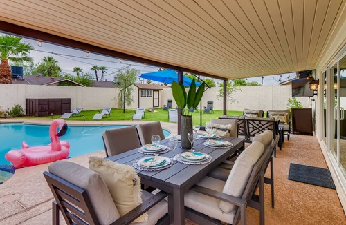 Scottsdale House | TRIBAL URBAN TRANQUILITY: HEATED POOL + POOL TABLE