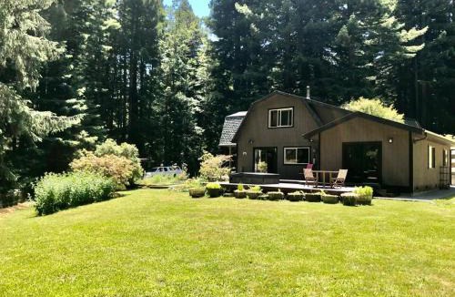 Trinidad House | Trinidad Artist and Healing Retreat with Hot Tub