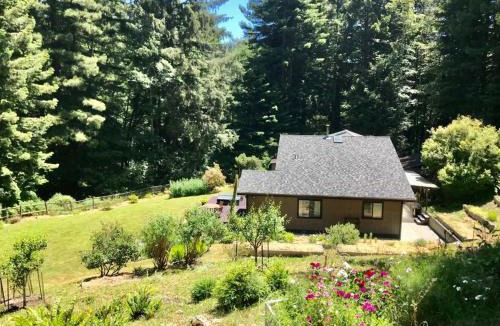 Trinidad House | Trinidad Artist and Healing Retreat with Hot Tub