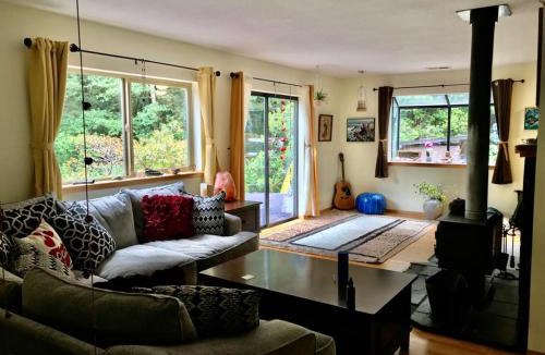 Trinidad House | Trinidad Artist and Healing Retreat with Hot Tub
