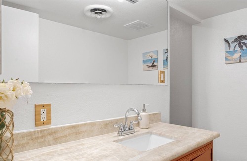 Arts District Condo | TROPICAL ABODE: COMMUNITY POOL + RELAXING PATIO