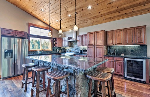 Truckee House | Truckee Escape w/Hot Tub Near Ski Resorts