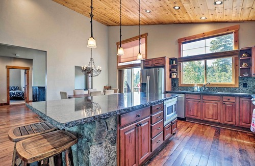 Truckee House | Truckee Escape w/Hot Tub Near Ski Resorts