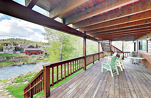 Downtown House | Truckee Riverfront Retreat | Walk to Downtown | Near Slopes, Lake, Bike Trail