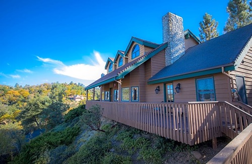 Julian Hotel | Tucker Peak Lodge