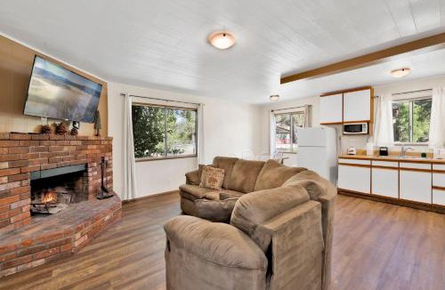 Big Bear Lake Hotel | Twin Pines Family Cabin by Big Bear Vacations