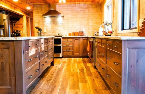 Black Butte Ranch House | Twisted Pines Retreat | Sleeps 13 | Chef's Kitchen