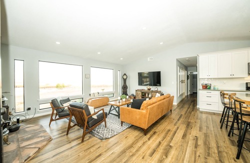 Paso Robles Other | Two Adjacent Farmhouses on 4 acres. Sleeps up to 20. Pet Friendly