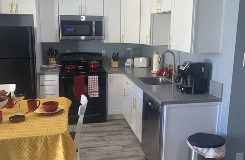 Canyon Gate Apartment | Two Bedroom Apartment close to Arts District and Strip