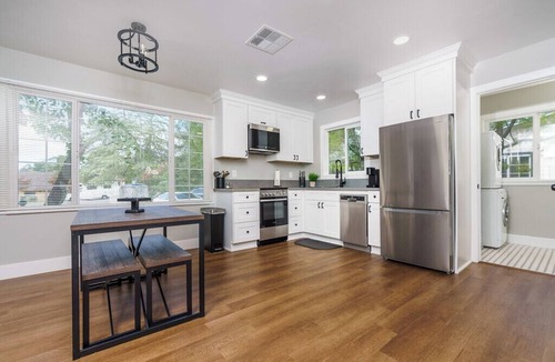 Alpine Cottage | Two Bedroom cottage sleeps 6 & just 7 min from Viejas Casino