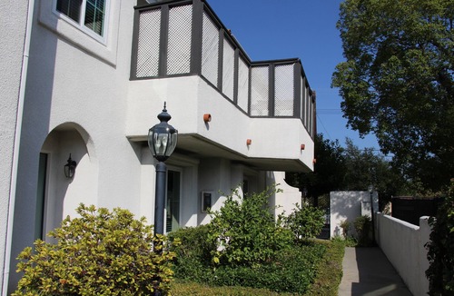 Lamanda Park House | Two Bedroom Two Bathroom Townhome in Pasadena