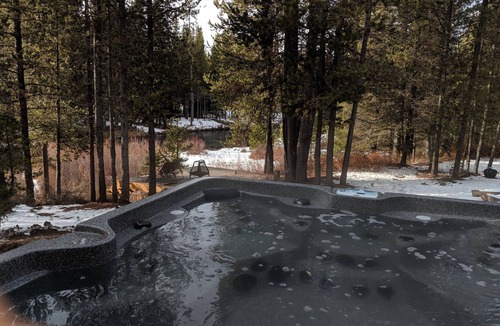 Crescent Cabin | Two Cabin On Crescent Creek, Saltwater Hot-Tub, bring horses. StarLink Internet