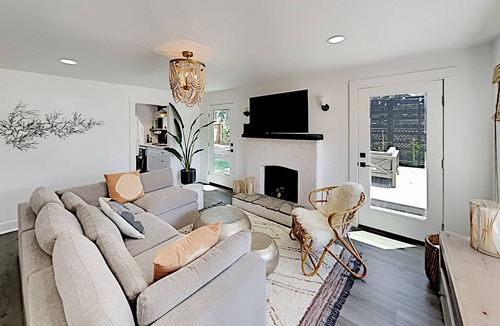 Morro Bay House | Two Downtown dog-friendly cottages near Morro Bay - walk to waterfront & dining