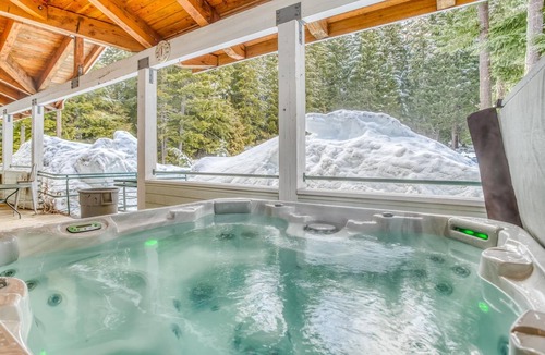 Government Camp Cabin | Two Government Camp Lodges; Hot Tubs, Room for the Whole Family!