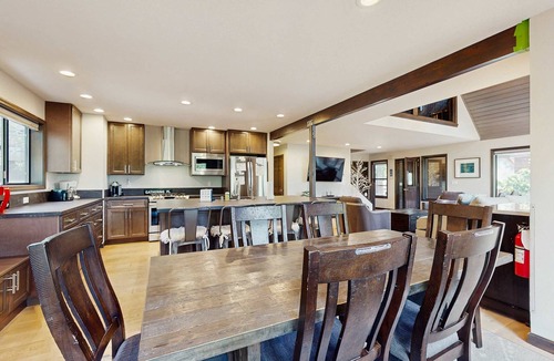 Truckee House | Two-Story, Family-Friendly Home with Full Kitchen & washer&dryer