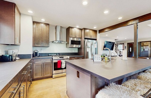 Truckee House | Two-Story, Family-Friendly Home with Full Kitchen & washer&dryer