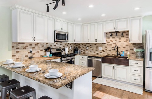 Ramona House | Ultimate Family Friendly Mountain Retreat- Gameroom, Hiking, Hot Tub, Wineries