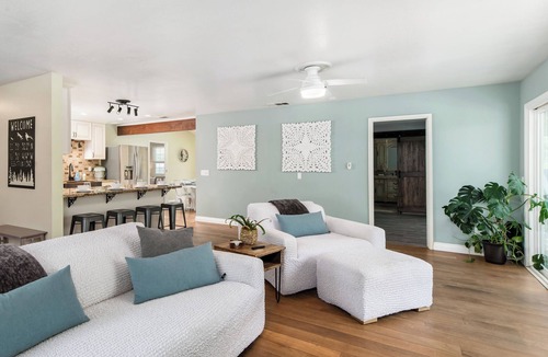 Ramona House | Ultimate Family Friendly Mountain Retreat- Gameroom, Hiking, Hot Tub, Wineries