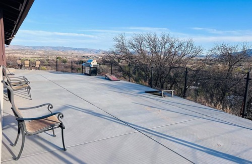 Camp Verde House | Ultimate Indoor Pool Getaway Stay & Celebrate