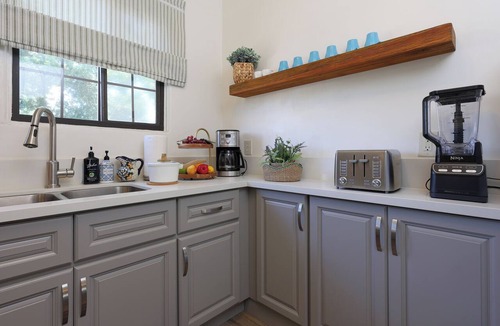 Santa Ana Apartment | Ultimate Vacation Home 10 mins drive to Disneyland