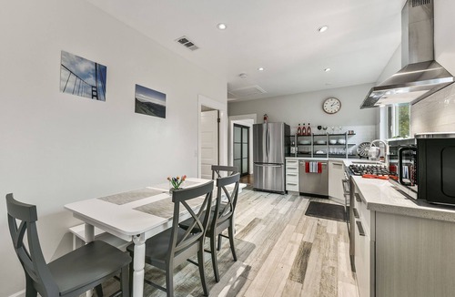 San Rafael House | Ultra Comfy, Quiet, Bright, Private Perch in Central Marin!
