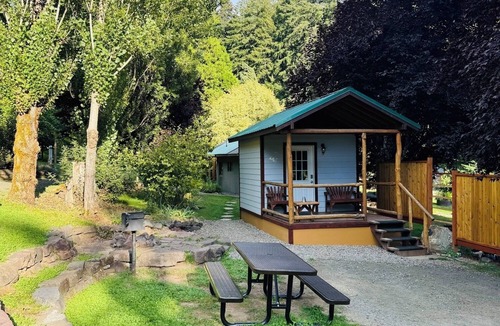 Idleyld Park Cabin | Umpqua National Forest Cabin #3 – Near Crater Lake & Umpqua Hot Springs