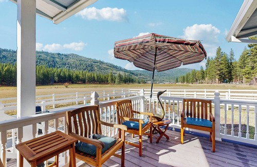 Calpine House | Unique 3BR: Mountain Views, Hot Tub & Wood Stove
