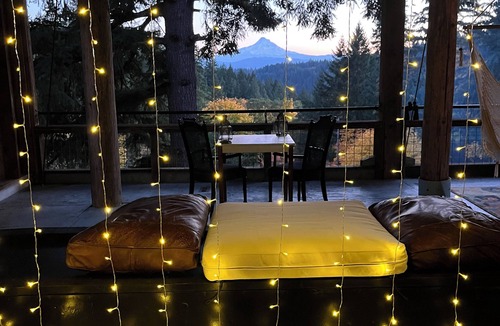 White Salmon House | Unique Artisan Bird's Nest, Big Timbers and Easy Views on the Columbia Gorge