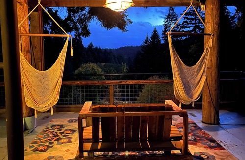 White Salmon House | Unique Artisan Bird's Nest, Big Timbers and Easy Views on the Columbia Gorge