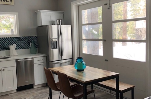 Lincoln Park Apartment | Unique modern Studio with Old Tahoe Charm is ready for Ski Season!