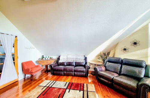 Cave Junction House | Unique Southern Oregon retreat with kids' items & washer/dryer - dog-friendly