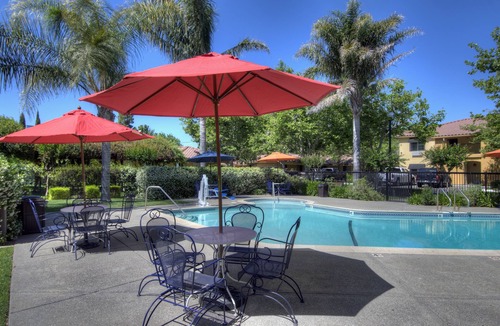 Davis Hotel | University Park Inn & Suites