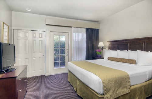Davis Hotel | University Park Inn & Suites
