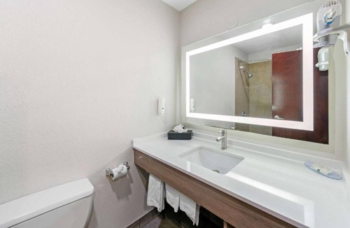 Downtown Sacramento Hotel | Unwind Near Sacramento River in This Convenient Room