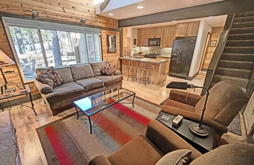 Overlook Park Cabin | Updated 2/2 + loft Cabin with Rec Passes, Hot Tub - POL10